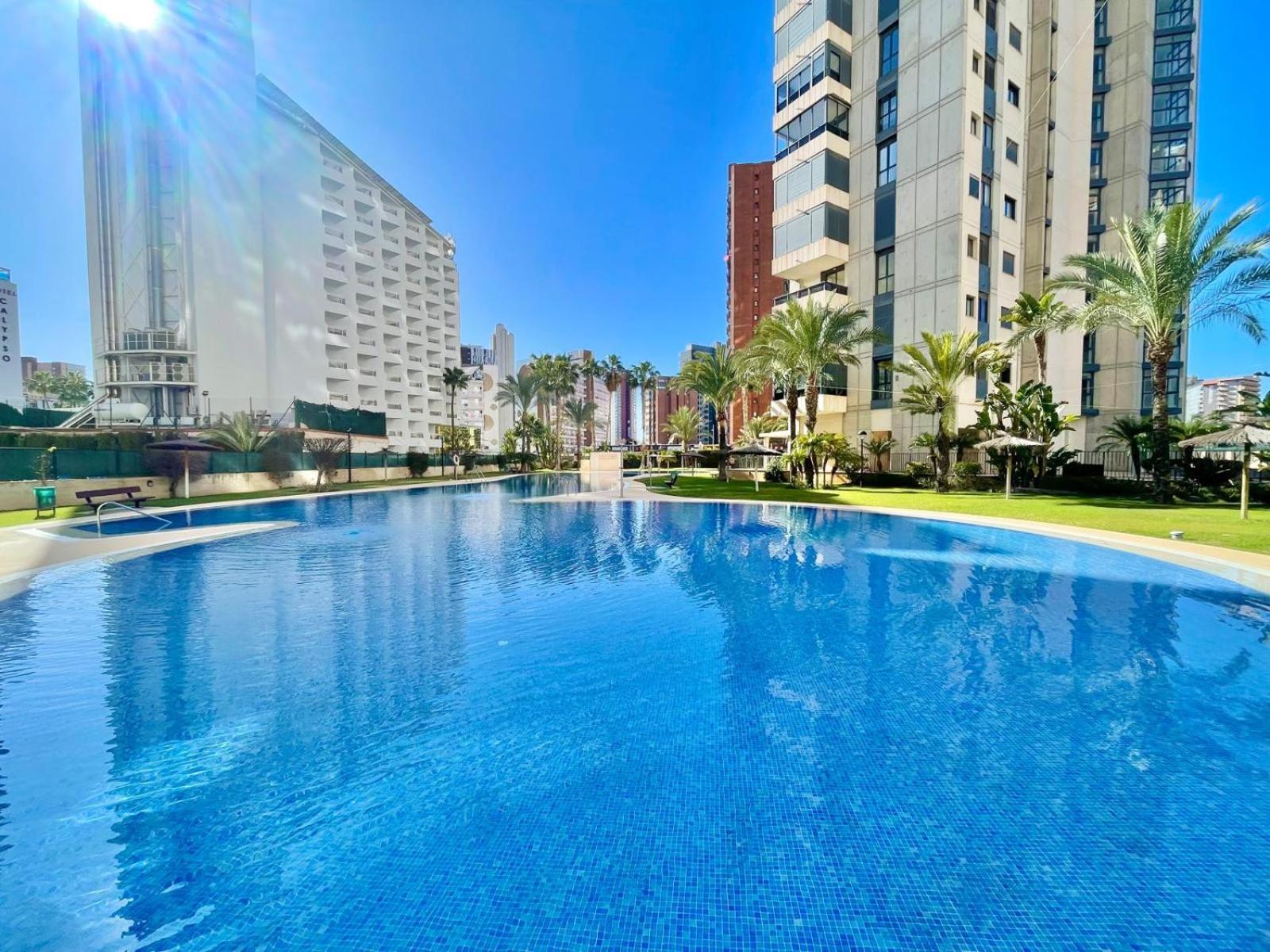 Gemelos 26 Pool Levante *